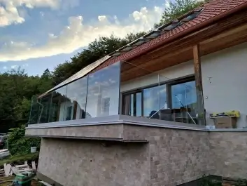 Bezpečné sklenené zábradlie do exteriéru - Banská Bystrica, odolné voči poveternostným podmienkam