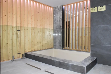 Sklenené zábradlie vo Wellness centre 