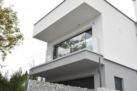 Sklenené zábradlie Košice v hliníkovom profile