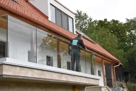 Sklenené zábradlia v rodinnom dome