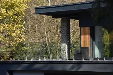 Sklenené zábradlie na stĺpikoch - realizácia v Spišskej Novej Vsi