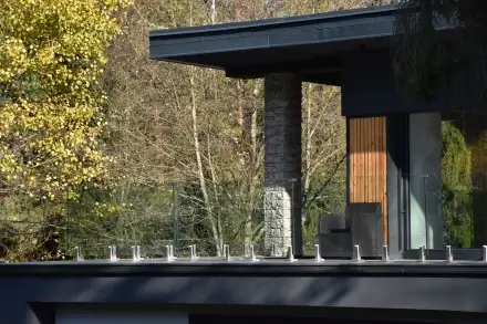 Sklenené zábradlie moderné riešenie