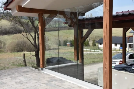 Moderné sklenené zábradlie v hliníkovom profile Žilina