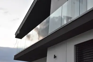 Sklenené zábradlie Dolný Kubín - montáž na terasu