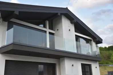 Sklenené zábradlie na terasu Dolný Kubín - vrstvené bezpečnostné sklo