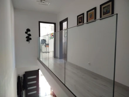 Sklenené zábradlie interiér Pezinok 