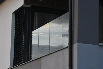 Elegantné sklenené zábradlie Poprad - moderný dizajn